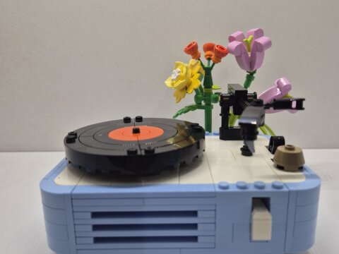 Revisión: Set 31172 Tocadiscos con flores