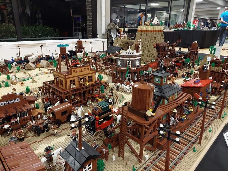 Bricks in Bits LEGO review revision MOC western cowboys vaqueros desierto saloon sheriff bank 90 aniversario