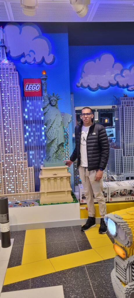 Bricks in Bits LEGO concurso BiBuilders Latinoamerica 2022 concursantes y primer desafío master builders 90 aniversario