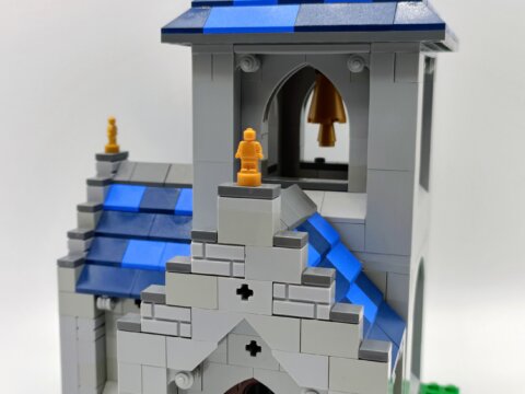 Por los bricks de Merlín! Una iglesia!