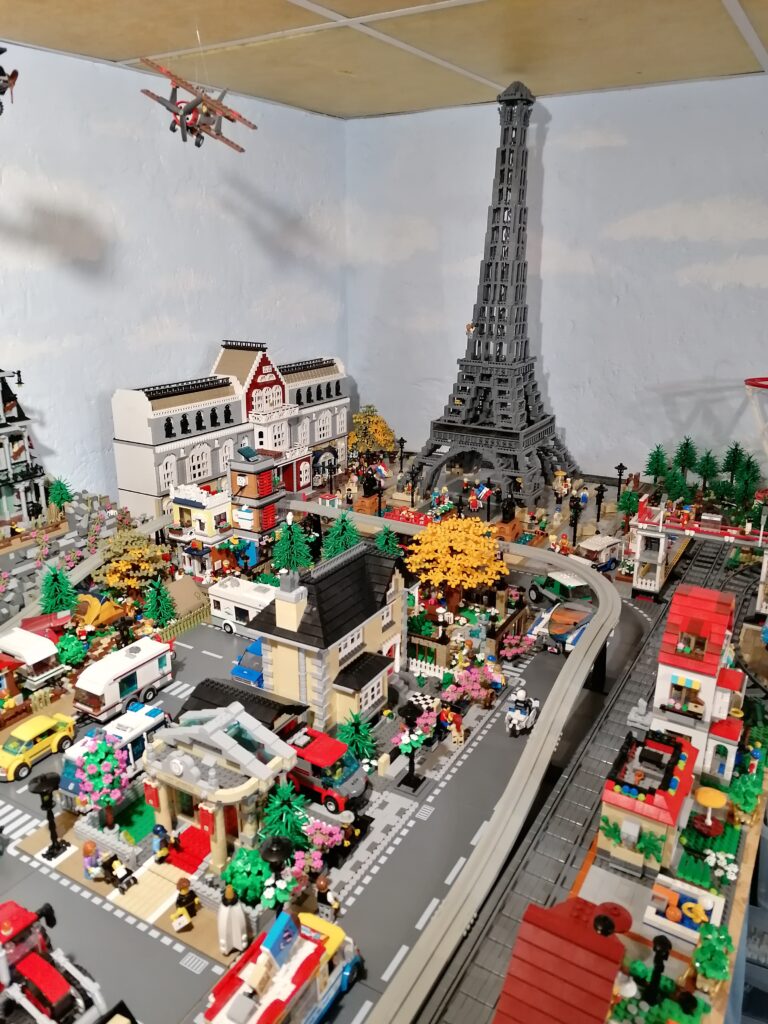 Bricks in Bits LEGO review revision la Ciudad de Tobías MOC Town City 90 aniversario BiB Modular Buildings Edificios Modulares