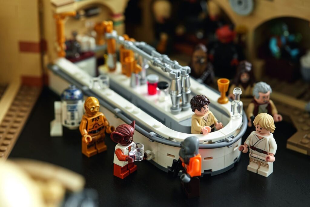 Bricks in Bits LEGO review revision set Mos Eisley Cantina 75290 Star Wars Luke Han Solo Dewback Greedo Stormtrooper
