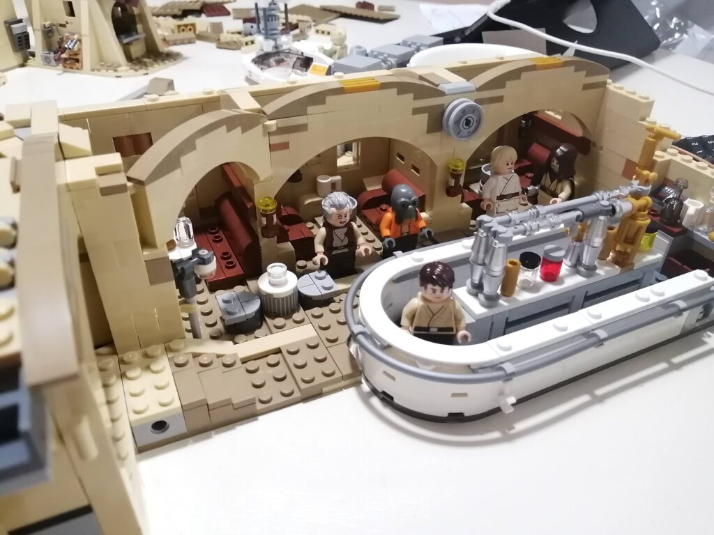 Bricks in Bits LEGO review revision set Mos Eisley Cantina 75290 Star Wars Luke Han Solo Dewback Greedo Stormtrooper