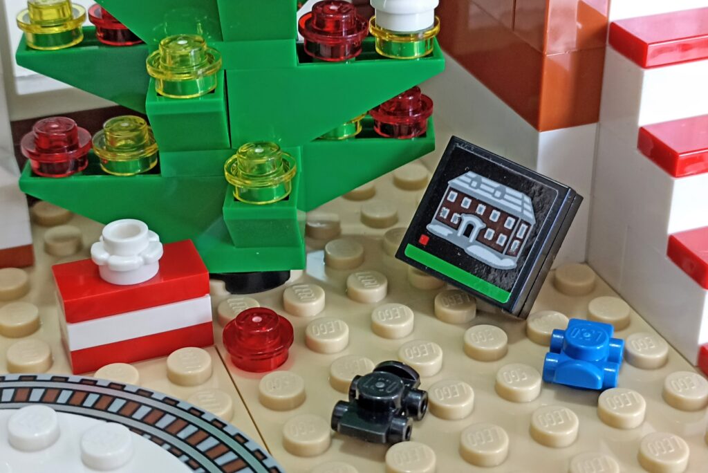 Bricks in Bits LEGO Ideas review revision mi pobre angelito home alone Kevin McCallister 21330 Buzz Harry Marv