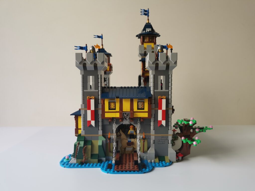 Bricks in Bits LEGO review revision Castillo Medieval Castle 3in1 set alternate build construcción alterna BrickType