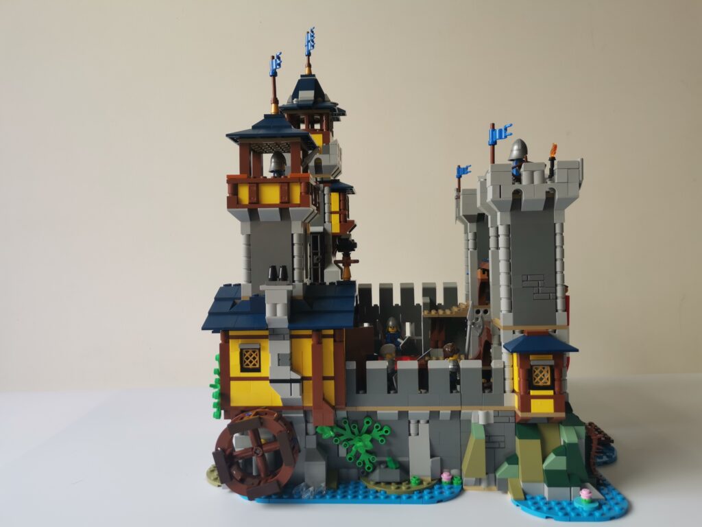 Bricks in Bits LEGO review revision Castillo Medieval Castle 3in1 set alternate build construcción alterna BrickType