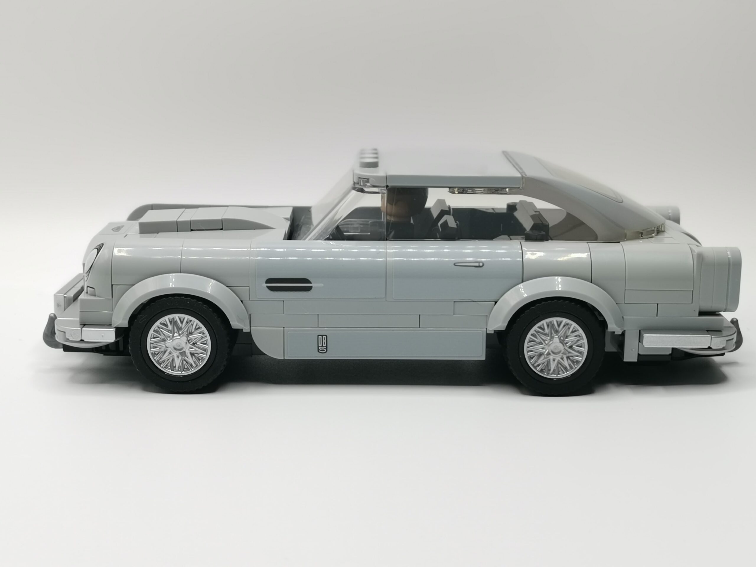Bricks in Bits LEGO review revision set 007 Aston Martin DB5 76911 speed champions James Bond 90 aniversario