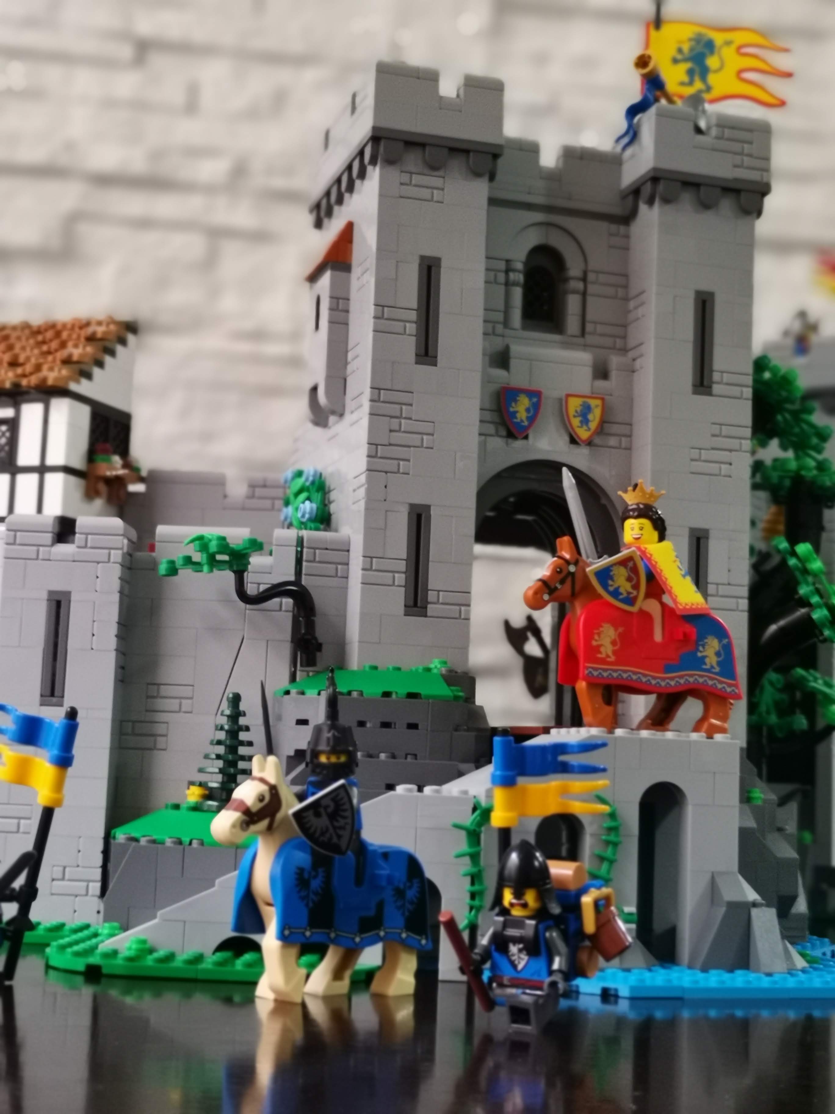 Bricks in Bits LEGO review revision 10305 ICONS Lion Knight's Castle Castillo de los Caballeros del León 90 aniversario 
