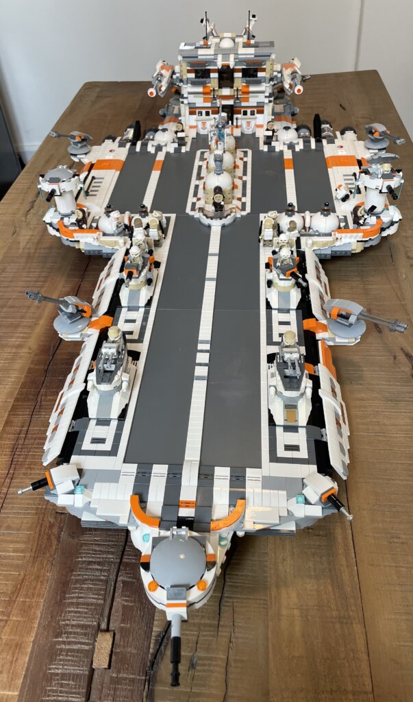 Bricks in Bits LEGO review revision Space Carrier MOC Star Wars Helicarrier Marvel 90 aniversario creación