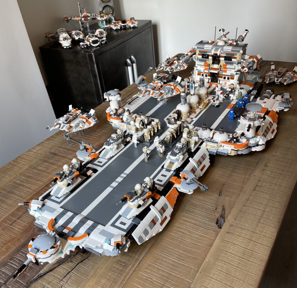 Bricks in Bits LEGO review revision Space Carrier MOC Star Wars Helicarrier Marvel 90 aniversario creación
