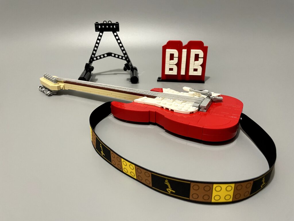 Bricks in Bits LEGO Ideas review Fender Stratocaster guitarra eléctrica 21329 music set 90 aniversario black red