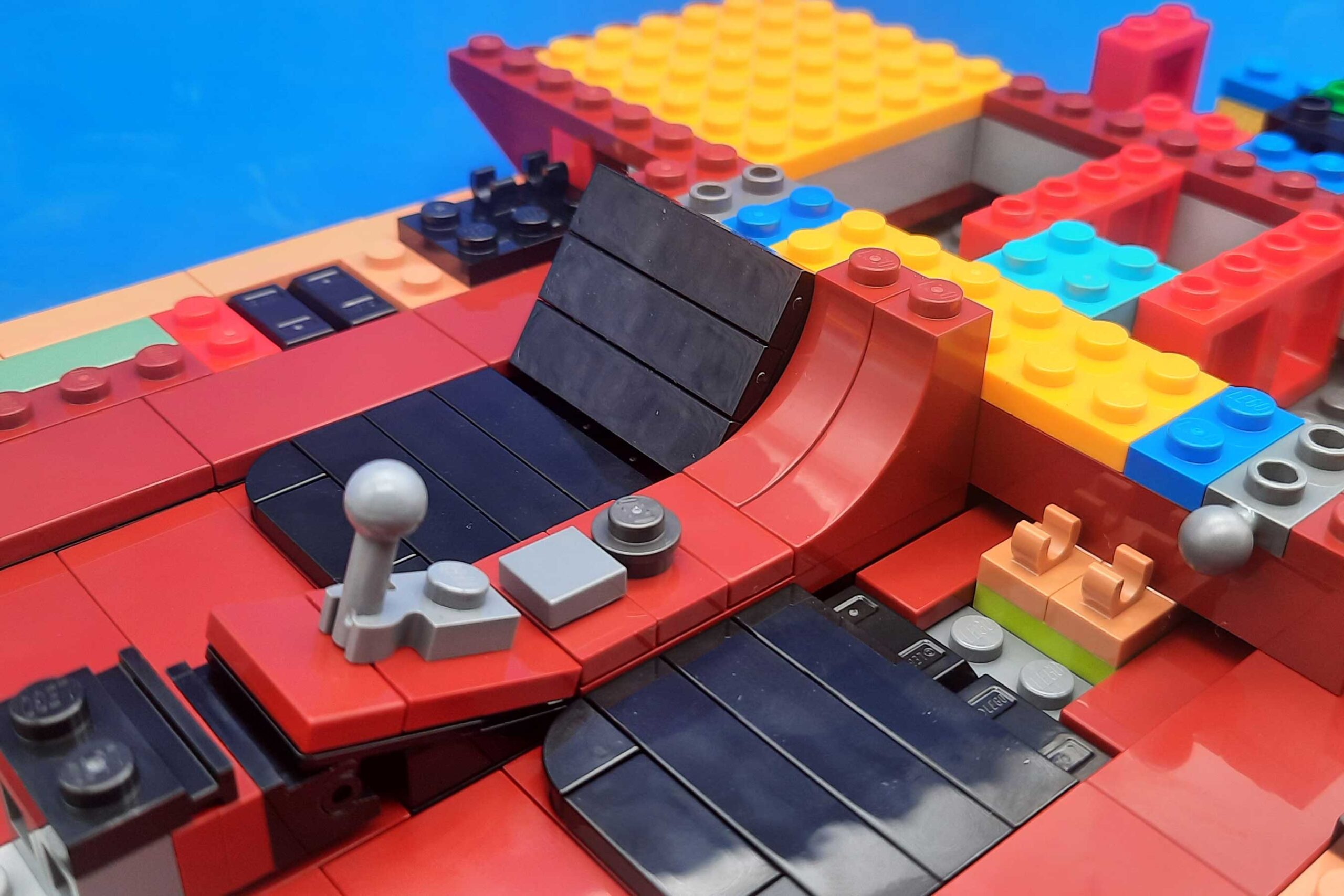 Bricks in Bits LEGO review revision UCS Landspeeder X-34 Luke Skywalker C3PO Star Wars Tatooine 90 aniversario