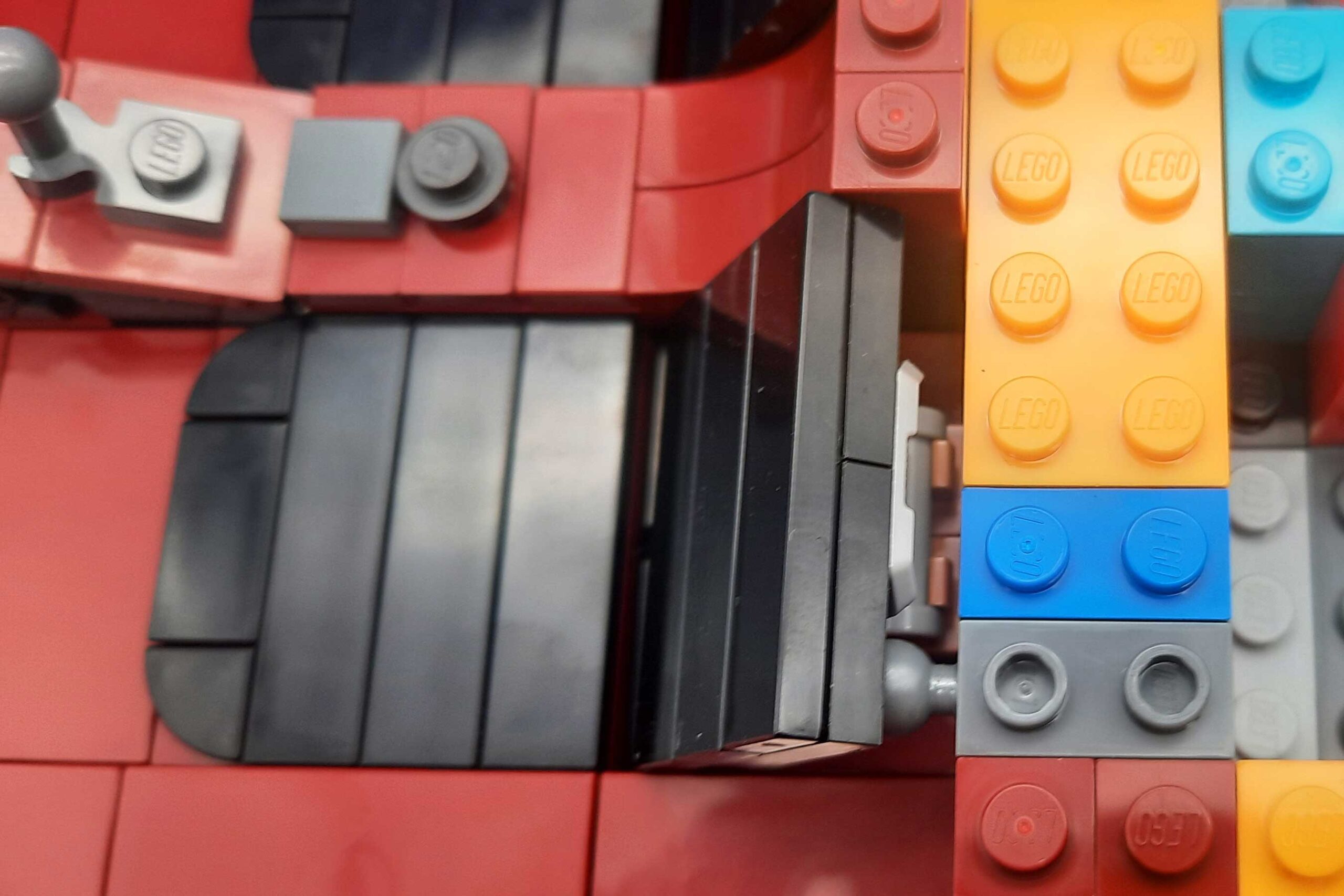 Bricks in Bits LEGO review revision UCS Landspeeder X-34 Luke Skywalker C3PO Star Wars Tatooine 90 aniversario
