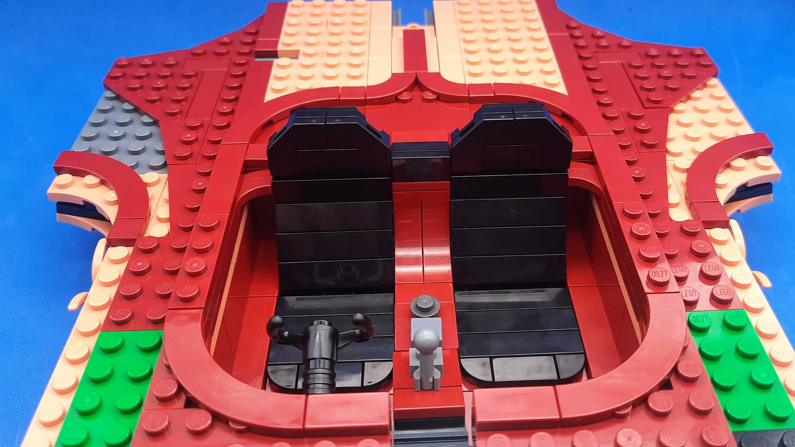 Bricks in Bits LEGO review revision UCS Landspeeder X-34 Luke Skywalker C3PO Star Wars Tatooine 90 aniversario