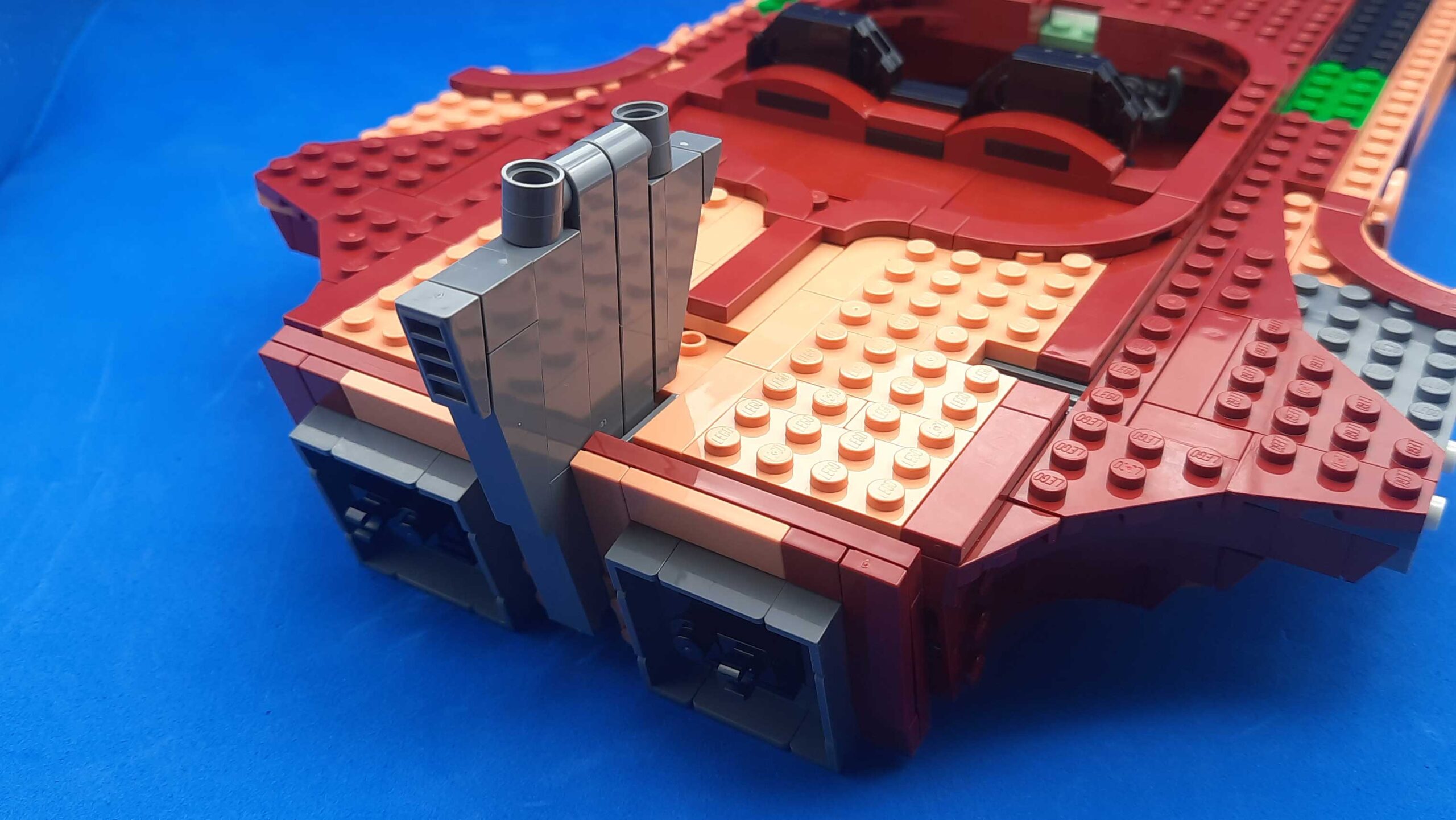 Bricks in Bits LEGO review revision UCS Landspeeder X-34 Luke Skywalker C3PO Star Wars Tatooine 90 aniversario