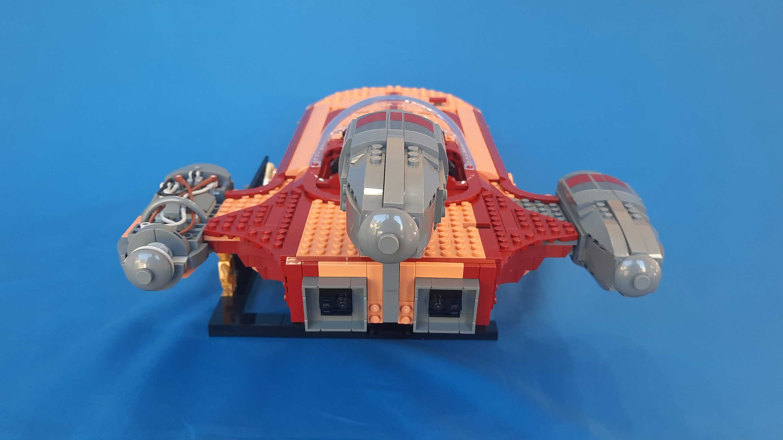 Bricks in Bits LEGO review revision UCS Landspeeder X-34 Luke Skywalker C3PO Star Wars Tatooine 90 aniversario