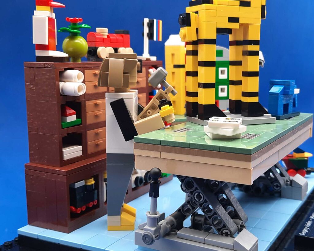 Bricks in Bits LEGO review revision Dagny Holm - Master Builder LEGOLAND 40503 mainland scale pato de madera wooden duck