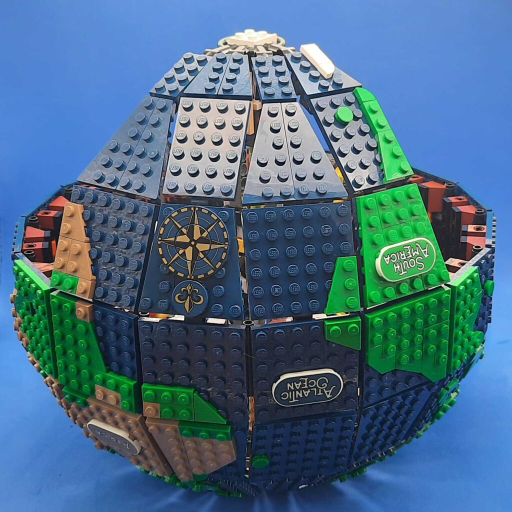Bricks in Bits LEGO review revision Ideas 40 The Globe El Globo 21332 90 aniversario set noticia novedades 5 continentes globo terráqueo