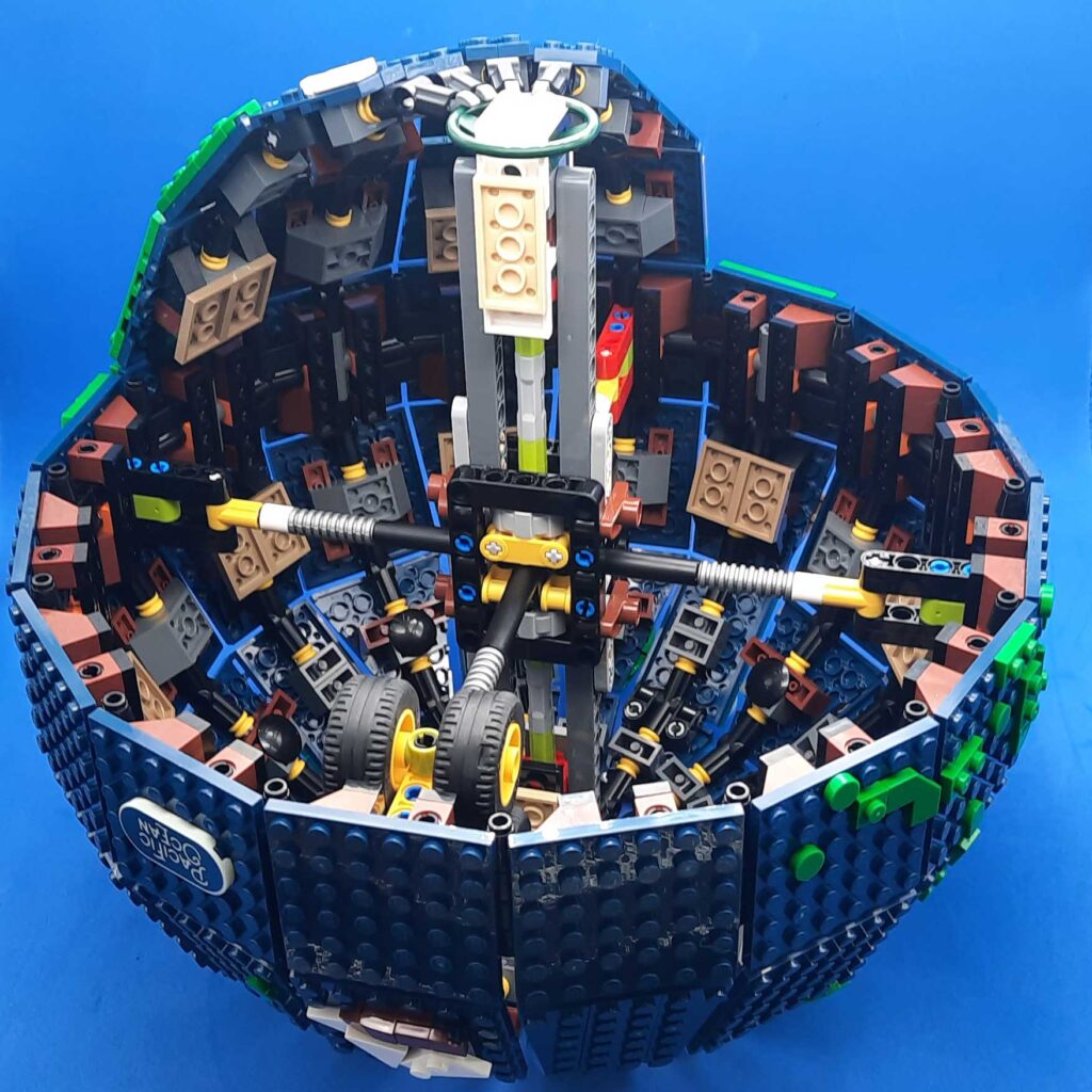 Bricks in Bits LEGO review revision Ideas 40 The Globe El Globo 21332 90 aniversario set noticia novedades 5 continentes globo terráqueo