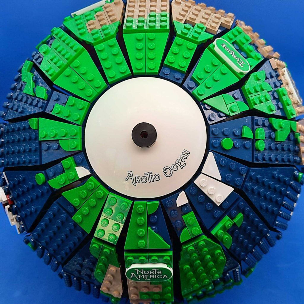 Bricks in Bits LEGO review revision Ideas 40 The Globe El Globo 21332 90 aniversario set noticia novedades 5 continentes globo terráqueo