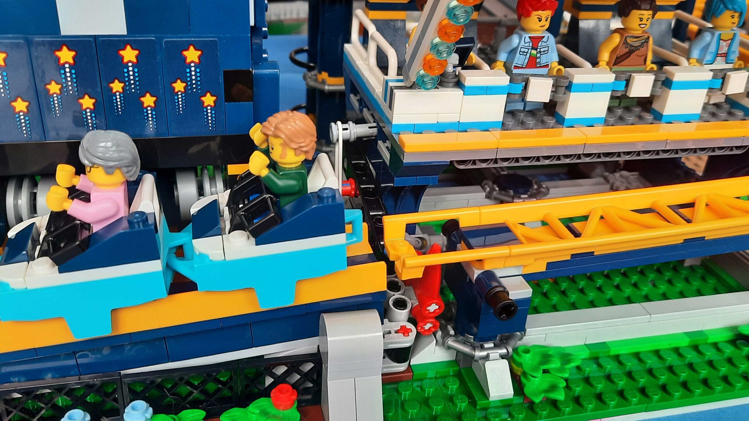 Bricks in Bits LEGO review revision Loop Coaster 10303 montaña rusa fairgroun collection creator expert 90 aniversario