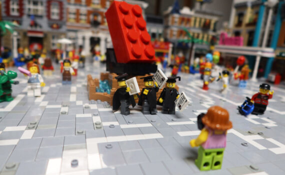 Bricks in Bits LEGO City la gran ciudad sets MOCS AFOL Fajita Friday entretencion construcción modular building trains trenes