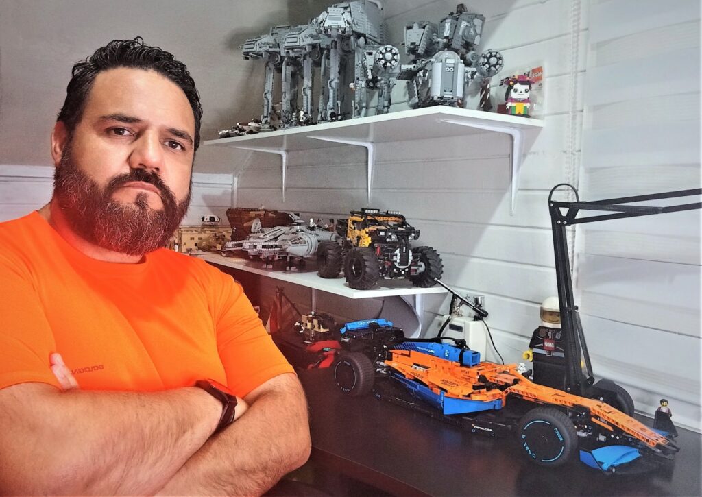 Bricks in Bits LEGO review revision McLaren Formula 1 car Lando Norris Daniel Ricciardo Technic 2022 90 aniversario